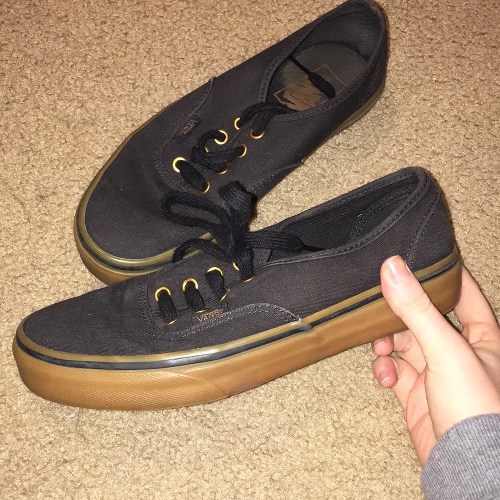 black vann’s with gum soles